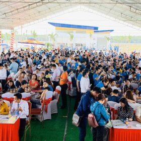khách hàng tham quan dự án