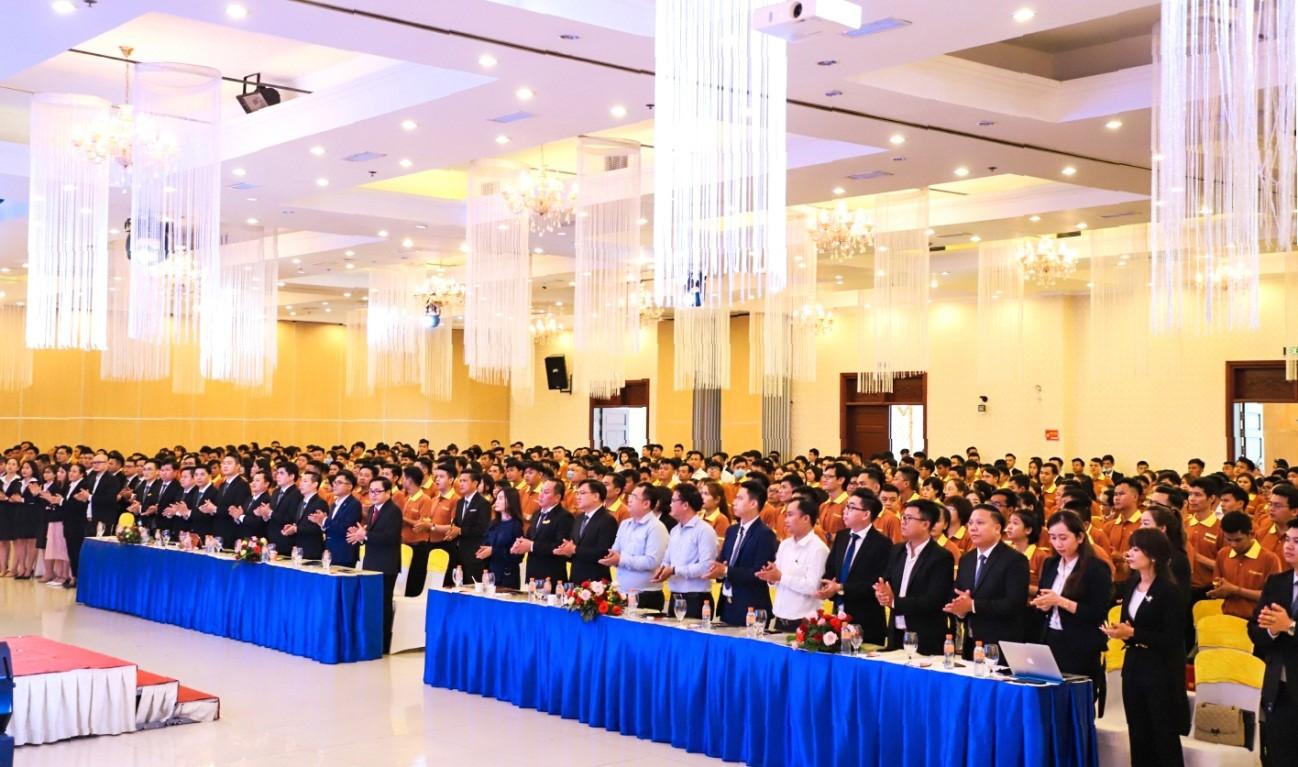 1000 nhân viên kinh doanh trong buổi đao tạo Legacy