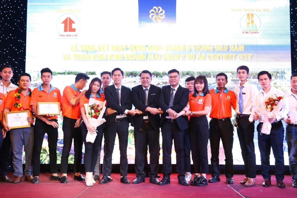 nhan vien kim oanh cam ket dong long