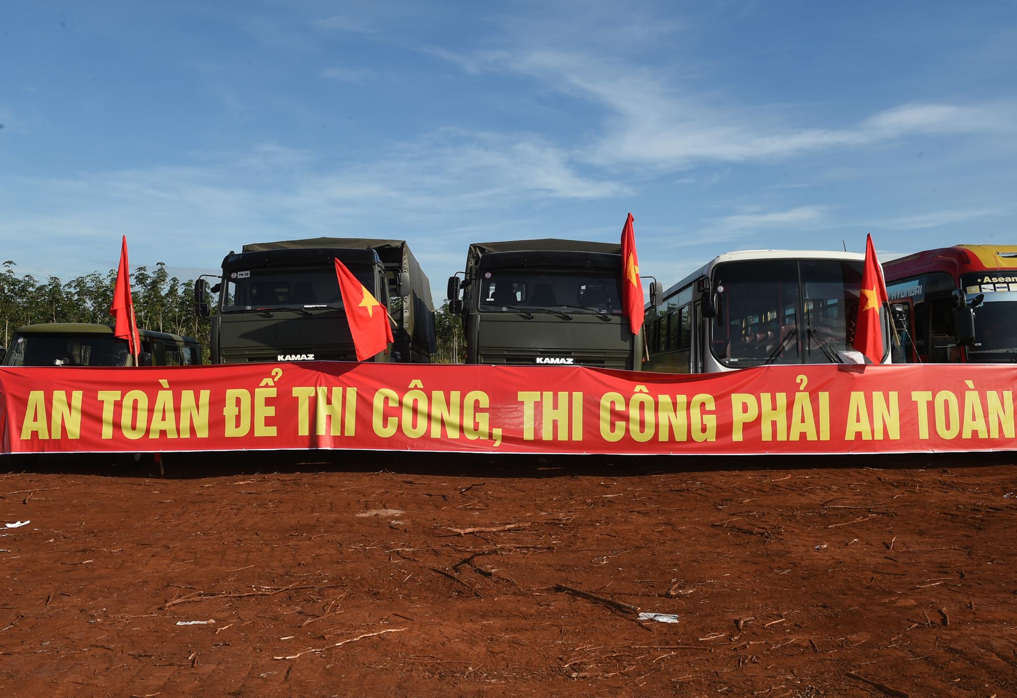 công tác rà soát bom mìn sân bay long thành