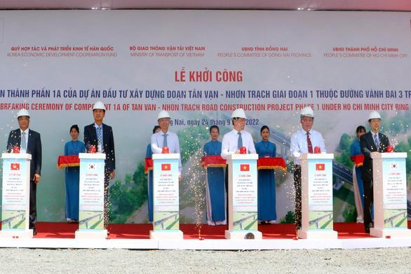 Nghi-thuc-khoi-cong-du-an-tu-cac-dai-bieu.jpg